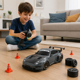 Masina RC Drift 4WD Tip Coupe Sport, Scara 1:20, 20 km/h, Telecomanda 2.4 GHz, 2 Seturi de Anvelope Drift & Racing, Acumulator si Obstacole Incluse, Gri Metalizat